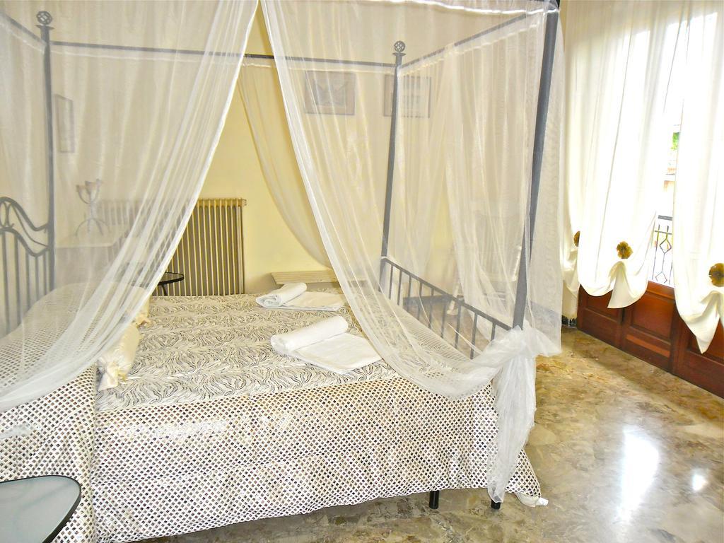 Certe Notti Bed and Breakfast Pisa Rum bild